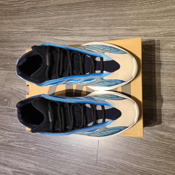 YEEZY 700 V3: Azareth by Adidas/Ye - Picture 4 of 4